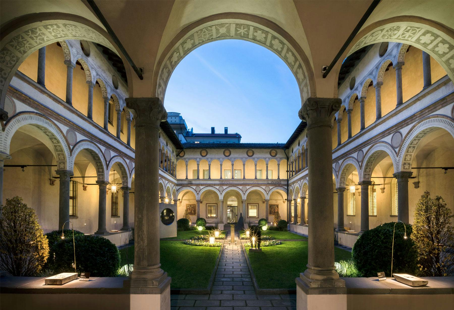 <p>Bergamo, Cloister of Santa Marta: Masenghini in Luce Exhibition (from 17 to 26 November): outdoor lighting of the cloister. Sypaduepassi custom also used to illuminate the old stone matrices used by the long-established Masenghini company.</p>
