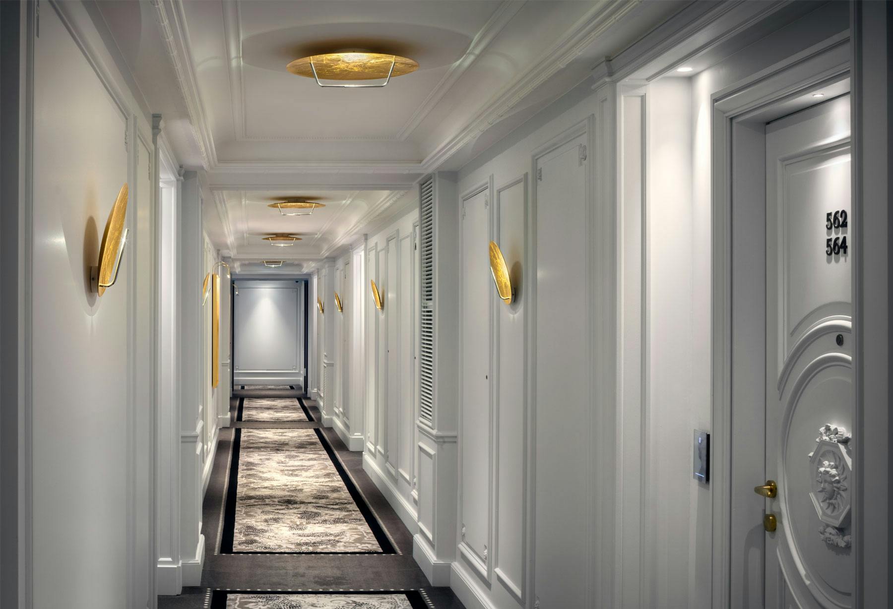<p>Catellani &amp; Smith collabore avec l&#8217;hôtel de Paris à Monte-Carlo, dans la Principauté de Monaco, pour éclairer quelques-uns des espaces clés de l’un des hôtels les plus prestigieux au monde, tout juste rénové. Le choix s’est porté sur la lampe « Disco » dans sa version LED et sur un modèle personnalisé de « Luna LED » dans sa version applique murale.</p>
